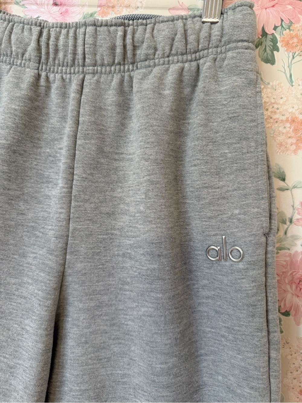 Alo Gray Sweatpants – Cozy Everyday Bottoms
